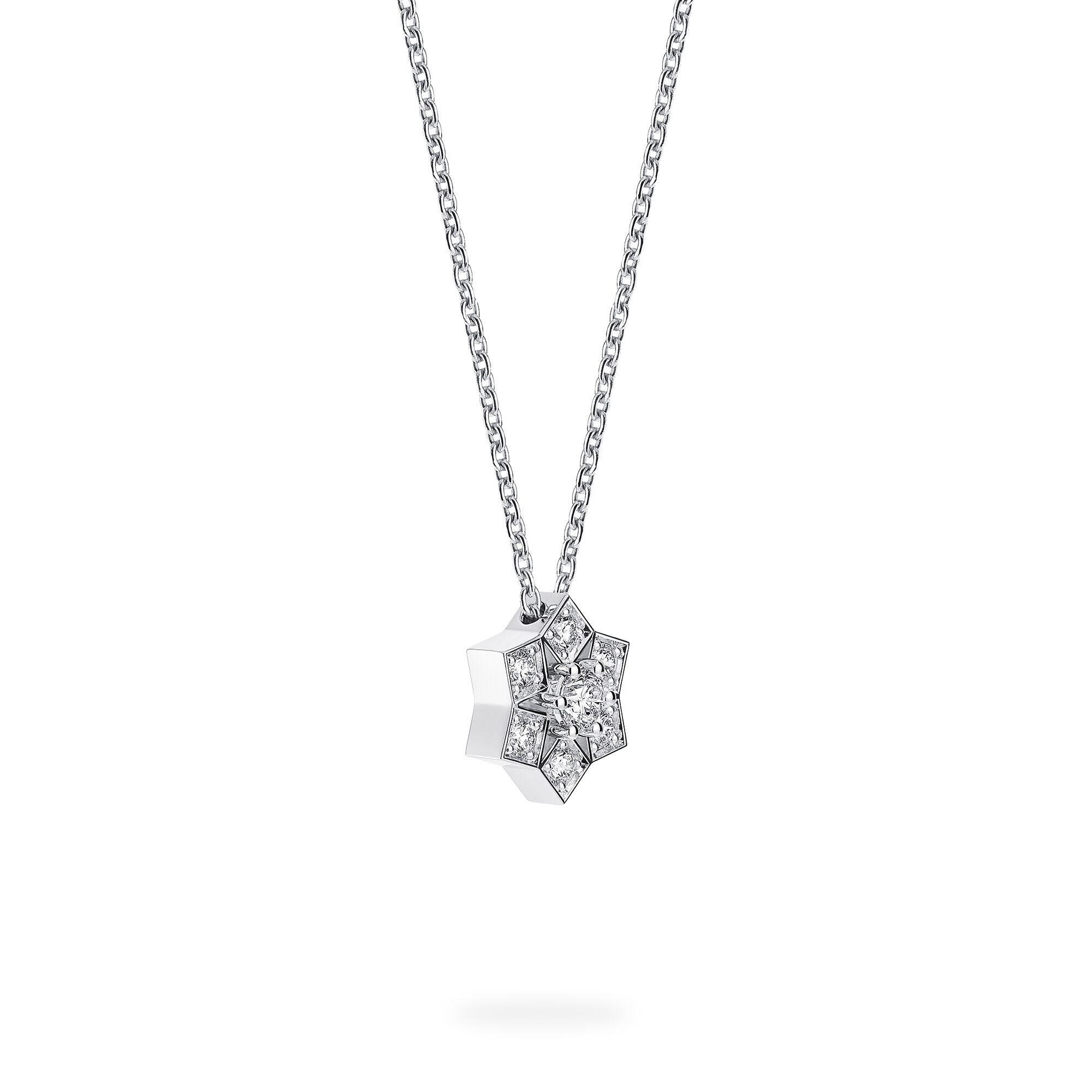 Necklace with diamond cheap in the middle